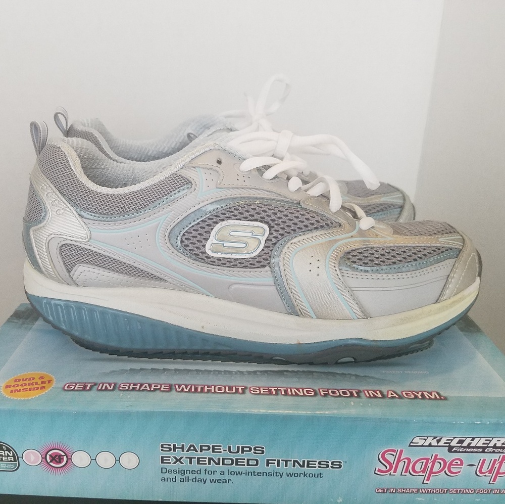 Women's Skechers shape-ups size 8